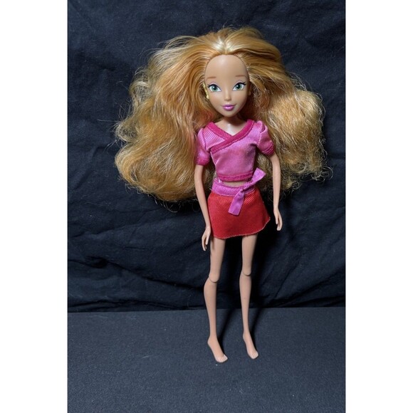 Winx Club Flora Doll by Jakks Pacific Everyday Wear Outfit - Picture 2 of 9